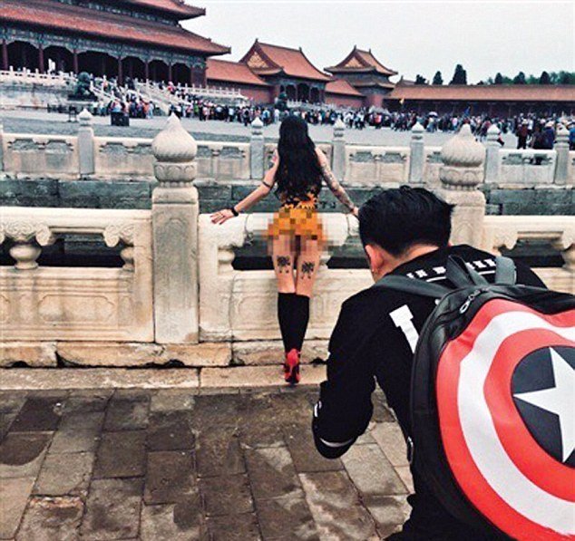 Φωτογράφιση- σκάνδαλο στην Απαγορευμένη Πόλη: Γυμνό μοντέλο ξεσήκωσε τους Κινέζους [εικόνες] | iefimerida.gr 1