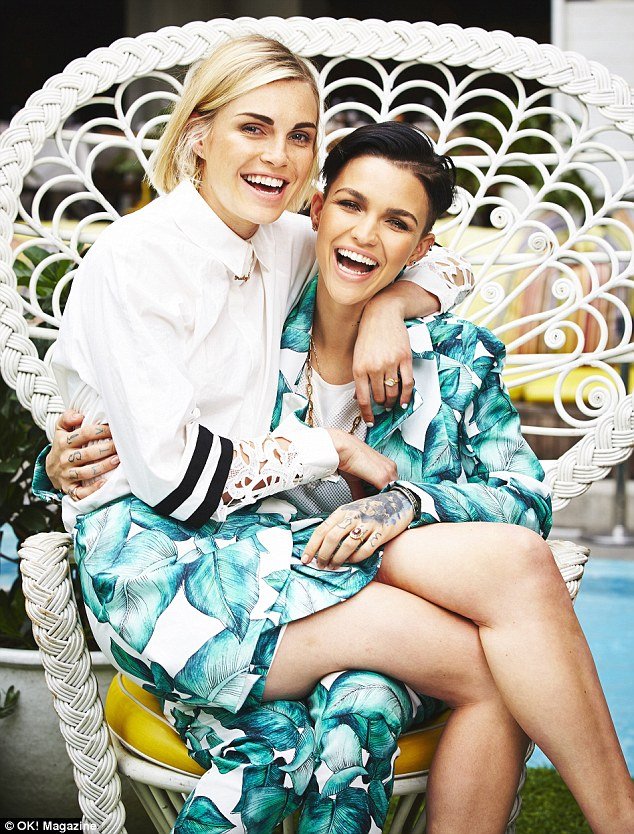 Η Ρούμπι Ρόουζ είναι το πρότυπο του ανδρόγυνου λουκ: Παίζει με το φύλο και το μυαλό μας [εικόνες & βίντεο] | iefimerida.gr 12