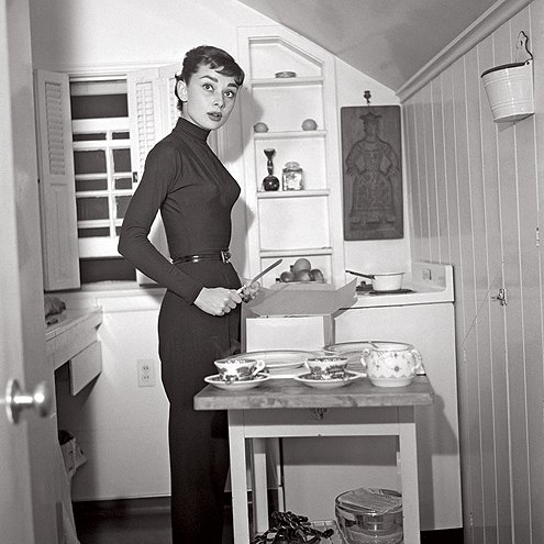 Το άγνωστο οικογενειακό άλμπουμ της Οντρεϊ Χέπμπορν -Μαμά, νοικοκυρά, χαλαρή στην παραλία [εικόνες] | iefimerida.gr 0