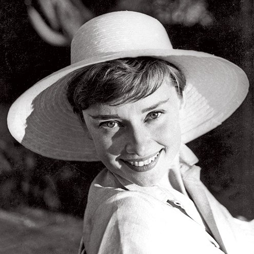 Το άγνωστο οικογενειακό άλμπουμ της Οντρεϊ Χέπμπορν -Μαμά, νοικοκυρά, χαλαρή στην παραλία [εικόνες] | iefimerida.gr 9