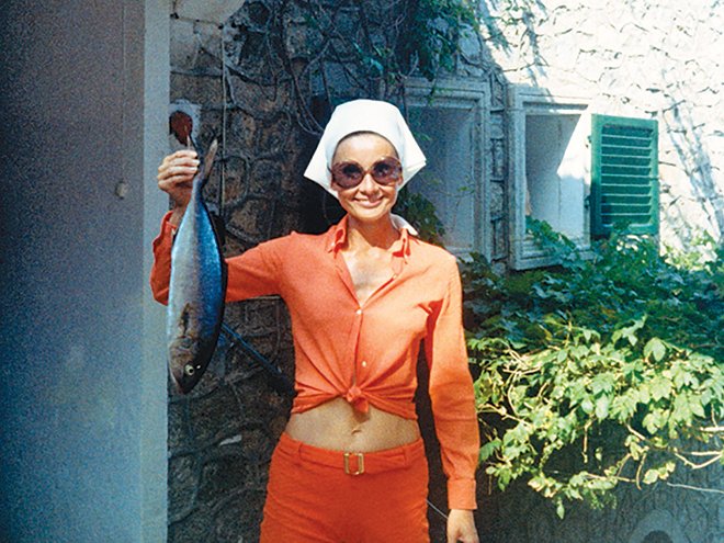 Το άγνωστο οικογενειακό άλμπουμ της Οντρεϊ Χέπμπορν -Μαμά, νοικοκυρά, χαλαρή στην παραλία [εικόνες] | iefimerida.gr 1