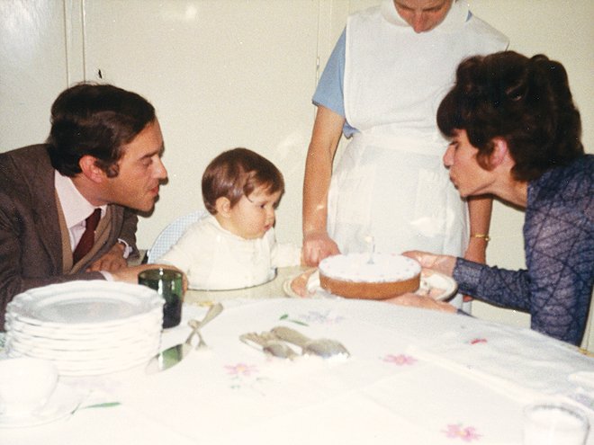 Το άγνωστο οικογενειακό άλμπουμ της Οντρεϊ Χέπμπορν -Μαμά, νοικοκυρά, χαλαρή στην παραλία [εικόνες] | iefimerida.gr 2