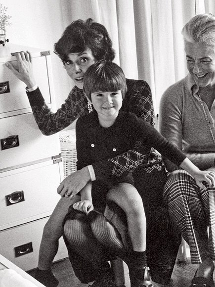 Το άγνωστο οικογενειακό άλμπουμ της Οντρεϊ Χέπμπορν -Μαμά, νοικοκυρά, χαλαρή στην παραλία [εικόνες] | iefimerida.gr 4