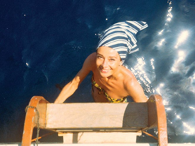 Το άγνωστο οικογενειακό άλμπουμ της Οντρεϊ Χέπμπορν -Μαμά, νοικοκυρά, χαλαρή στην παραλία [εικόνες] | iefimerida.gr 7