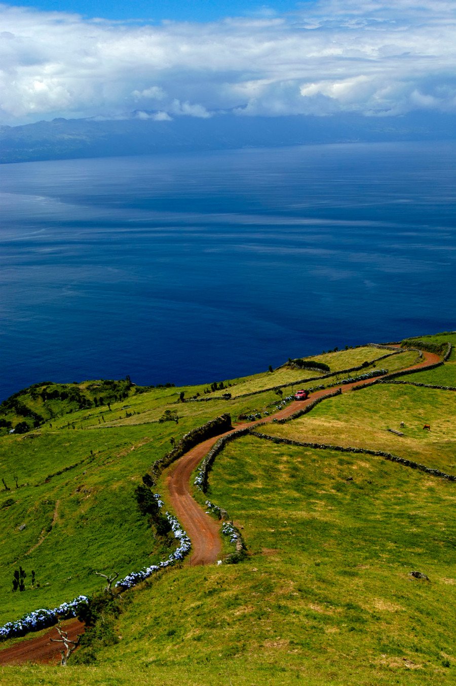 Το κρυμμένο μυστικό της Ευρώπης -Τα καταπράσινα νησιά με τα σμαραγδένια νερά, τους αμπελώνες και τις άλλης εποχής πόλεις [εικόνες] | iefimerida.gr 17