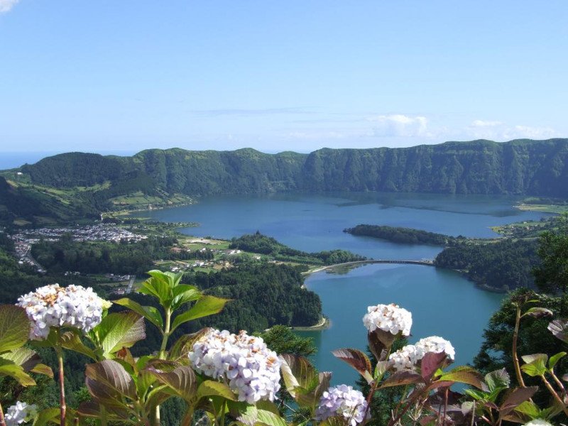 Το κρυμμένο μυστικό της Ευρώπης -Τα καταπράσινα νησιά με τα σμαραγδένια νερά, τους αμπελώνες και τις άλλης εποχής πόλεις [εικόνες] | iefimerida.gr 18