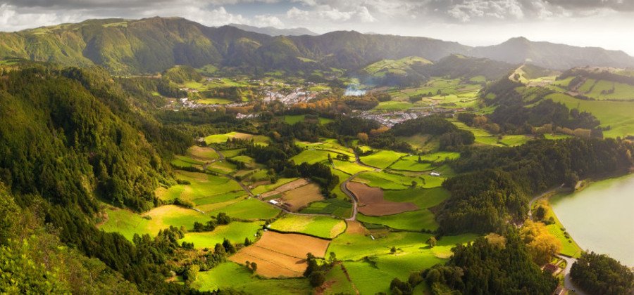 Το κρυμμένο μυστικό της Ευρώπης -Τα καταπράσινα νησιά με τα σμαραγδένια νερά, τους αμπελώνες και τις άλλης εποχής πόλεις [εικόνες] | iefimerida.gr 13