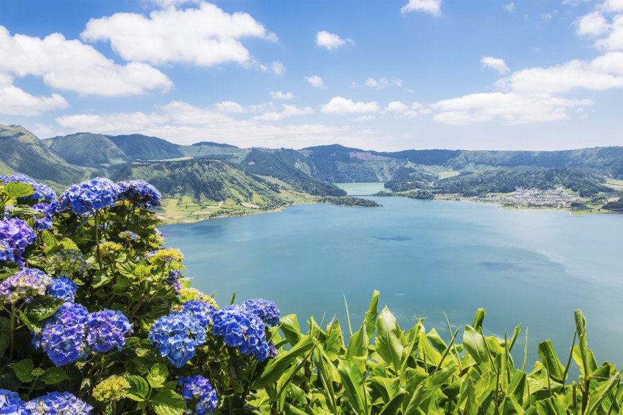 Το κρυμμένο μυστικό της Ευρώπης -Τα καταπράσινα νησιά με τα σμαραγδένια νερά, τους αμπελώνες και τις άλλης εποχής πόλεις [εικόνες] | iefimerida.gr 14