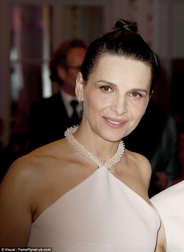 Μαθήματα στυλ από μια Γαλλίδα: Η αριστοκρατική Ζυλιέτ Μπινός [εικόνες] | iefimerida.gr 1