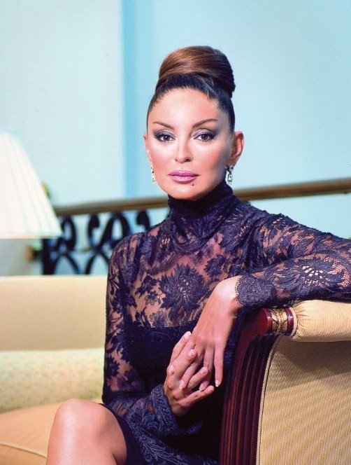 Μεχριμπάν Αλίεβα, η Σοφία Λόρεν της Ανατολής -Η σύζυγος του Αζέρου προέδρου που πέταξε το φερετζέ [εικόνες] | iefimerida.gr 13