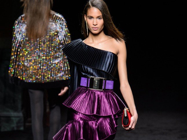 Αυτά θα είναι στη μόδα από Σεπτέμβριο: Οι 15 τάσεις -Γούνα, στιλ '80, κόκκινο χρώμα [εικόνες] | iefimerida.gr 1