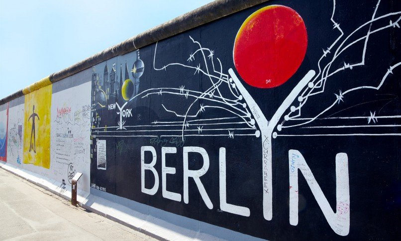 Εκεί τίποτα δεν είναι μουντό -Μια από τις πιο πολύχρωμες πόλεις της Ευρώπης βρίσκεται σε ελληνικό νησί [εικόνες] | iefimerida.gr 16