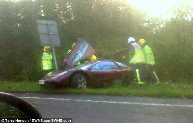 Κουφό: Ο Mr. Bean πούλησε την τρακαρισμένη του McLaren για 8 εκατομμύρια λίρες [εικόνες]   | iefimerida.gr 5