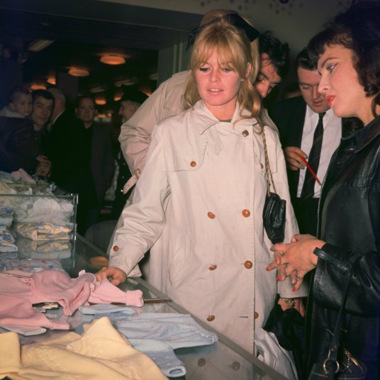 Η καθηλωτική ομορφιά του απόλυτου θηλυκού - Αδημοσίευτες φωτογραφίες της Μπριζίτ Μπαρντό [εικόνες] | iefimerida.gr 7