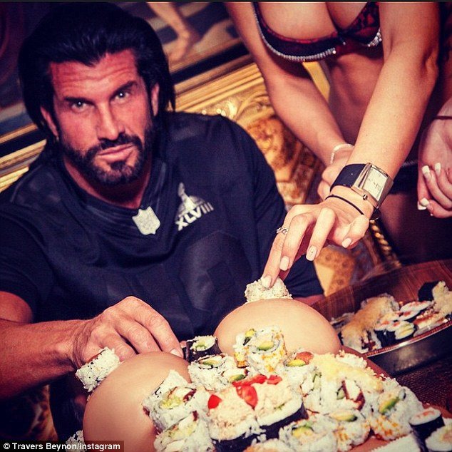 Η απίστευτη ζωή ενός Αυστραλού μεγιστάνα καπνού -Τώρα και σε ριάλιτι κραιπάλης και επίδειξης [εικόνες] | iefimerida.gr 0