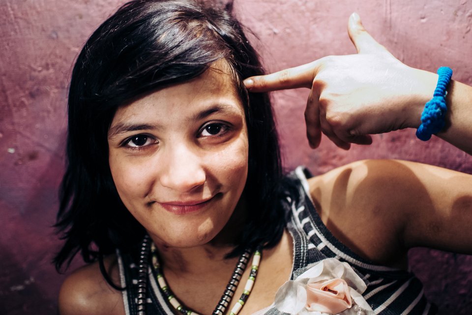 Το κορίτσι του υπονόμου: Εζησε και πέθανε σε τούνελ [εικόνες] | iefimerida.gr 1