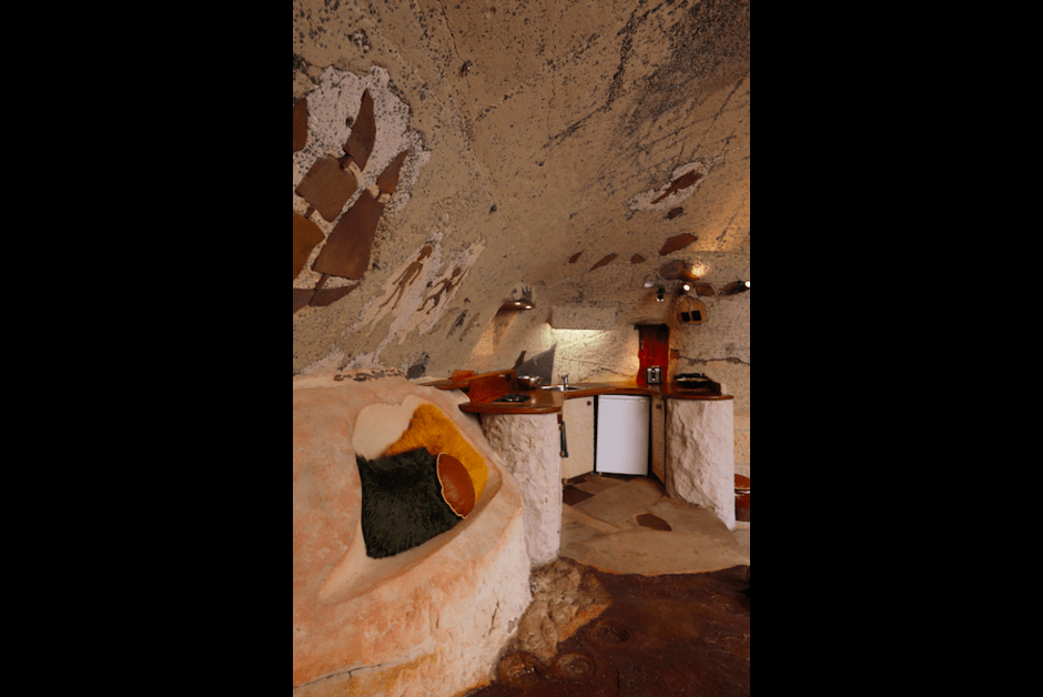 Μια σπηλιά έγινε χλιδάτο εξοχικό -Απίστευτη παρέμβαση προς ενοικίαση [εικόνες] | iefimerida.gr 6