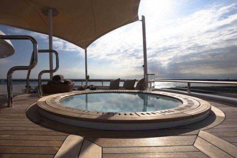 Η θαλαμηγός γεμάτη βασιλιάδες που άφησε άφωνο το Ναύπλιο [εικόνες] | iefimerida.gr 18