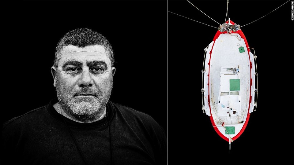 Οι ψαράδες της Πάρου με τα σκαμμένα από την αλμύρα πρόσωπα στον φακό του CNN [εικόνες & βίντεο] | iefimerida.gr 2