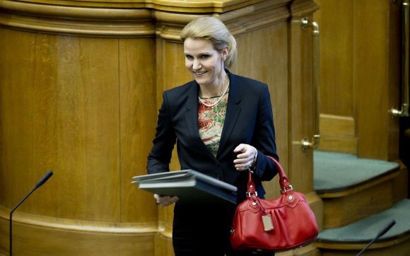 Η Δανή πρωθυπουργός, που έχασε τις εκλογές, ξετρέλανε τον Ομπάμα και λατρεύει τα Gucci και τα botox [εικόνες]  | iefimerida.gr 6