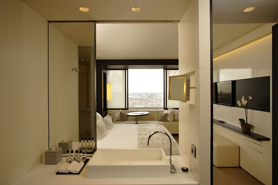 Politico: Η ελληνική αντιπροσωπεία διαμένει στο καλύτερο ξενοδοχείο των Βρυξελλών [εικόνες] | iefimerida.gr 1