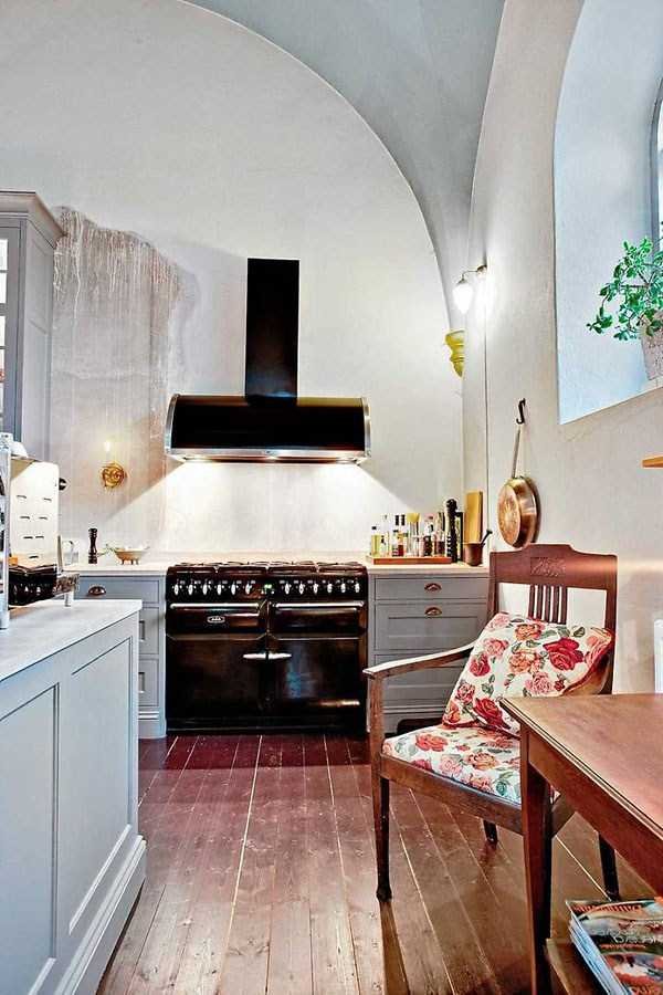 Εκκλησία μεταμορφώθηκε σε εκπληκτικό σπίτι - Υπόδειγμα mix & match [εικόνες] | iefimerida.gr 4