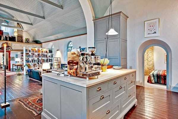 Εκκλησία μεταμορφώθηκε σε εκπληκτικό σπίτι - Υπόδειγμα mix & match [εικόνες] | iefimerida.gr 3