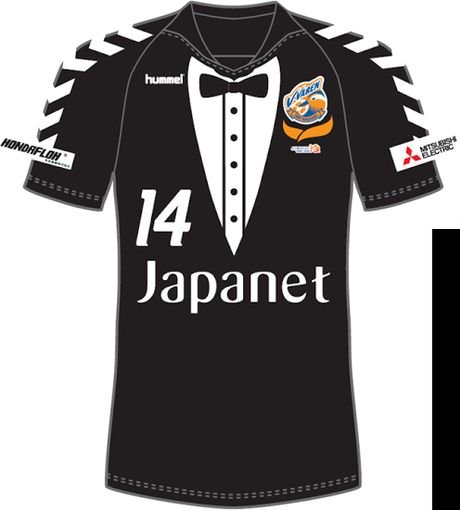 Φανέλα... σμόκιν για τα 10α γενέθλια της [εικόνες] | iefimerida.gr 0