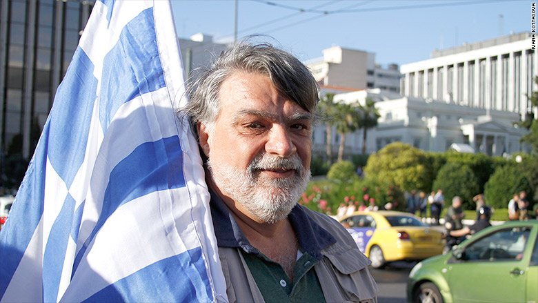 Το CNN πήγε και στις δύο διαδηλώσεις στο Σύνταγμα: «Τελικά είναι υπέρ ή κατά της Ευρώπης;» [εικόνες] | iefimerida.gr 1