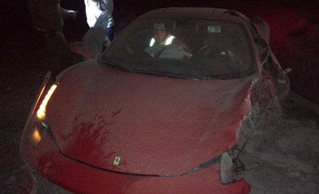 Σώθηκε από θαύμα ο Βιδάλ - Η Ferrari του Χιλιανού καταστράφηκε σε τροχαίο [εικόνες] | iefimerida.gr 1