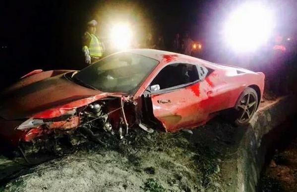 Σώθηκε από θαύμα ο Βιδάλ - Η Ferrari του Χιλιανού καταστράφηκε σε τροχαίο [εικόνες] | iefimerida.gr 0