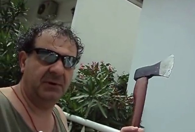 «Εμπλεξε» ο εξολοθρευτής φιδιών από τις Σέρρες που έγινε σταρ για μια ημέρα: Απειλείται με μηνύσεις [εικόνες & βίντεο] | iefimerida.gr 0