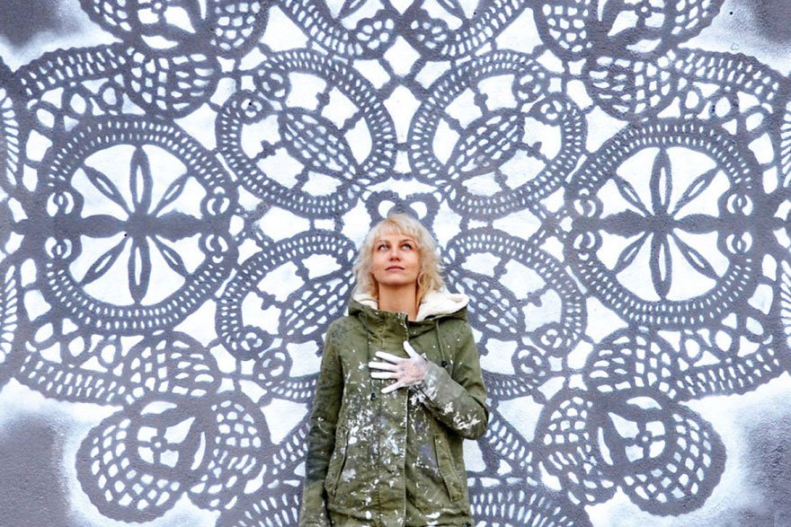 Τα πιο ανατρεπτικά γκράφιτι στον κόσμο -Γέμισαν τους τοίχους πόλης με... σεμεδάκια [εικόνες] | iefimerida.gr 2