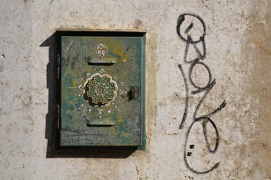 Τα πιο ανατρεπτικά γκράφιτι στον κόσμο -Γέμισαν τους τοίχους πόλης με... σεμεδάκια [εικόνες] | iefimerida.gr 5