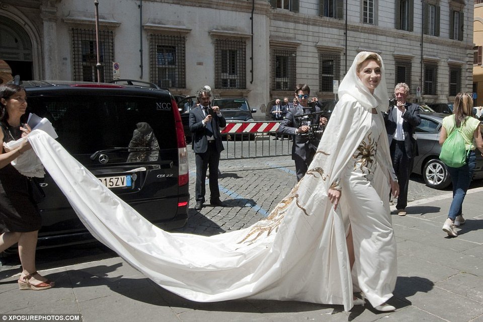 Ο γάμος της χρονιάς έγινε στη Ρώμη -Εξωπραγματική χλιδή, ανατρεπτικό νυφικό, βαθύπλουτοι, γαλαζοαίματοι και δύο Ελληνίδες [εικόνες]  | iefimerida.gr 12