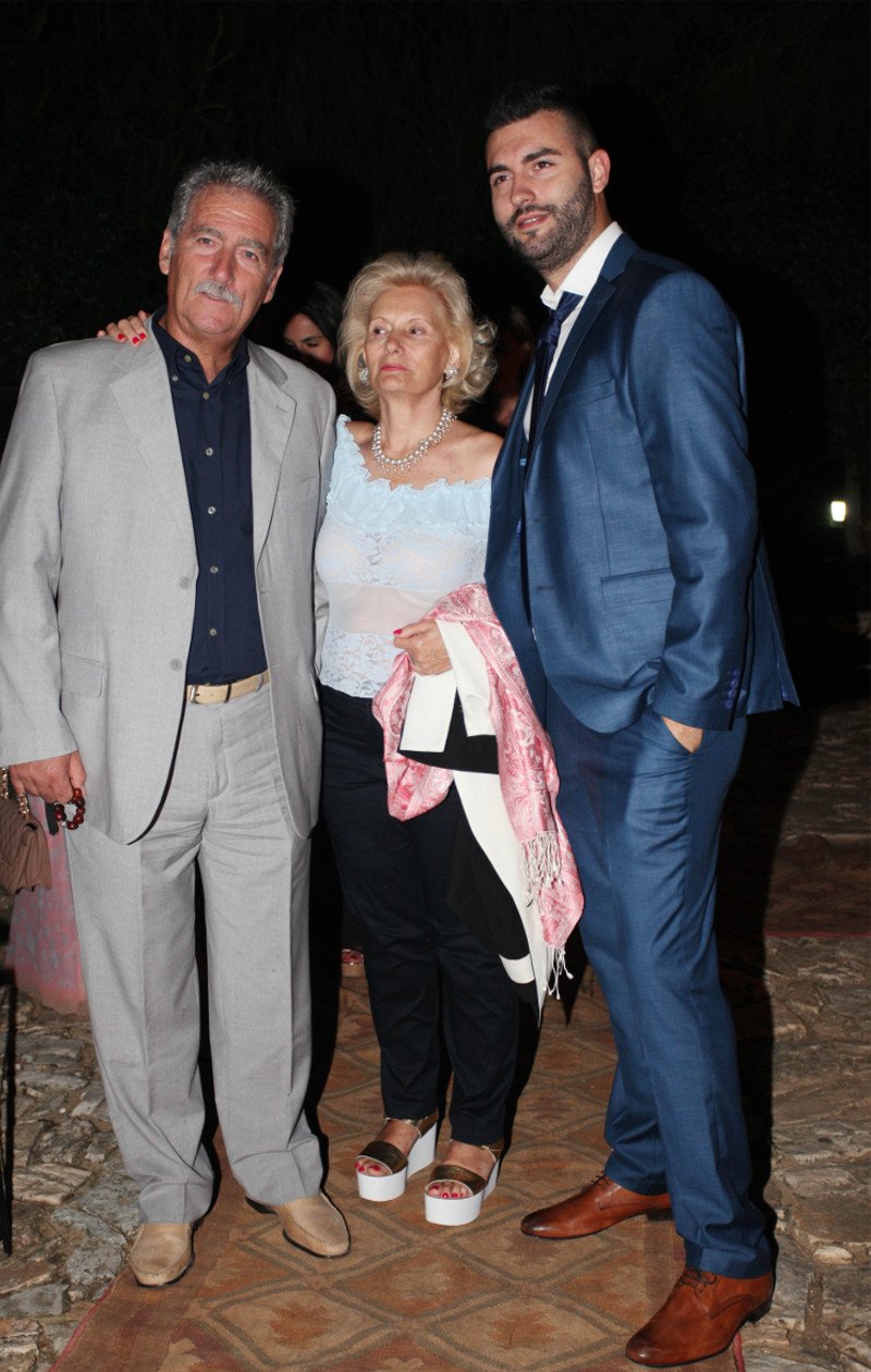 Τηλεοπτικός γάμος -Παρουσιάστρια του ΣΚΑΪ παντρεύτηκε στο κτήμα Νάσιουτζικ [εικόνες] | iefimerida.gr 0