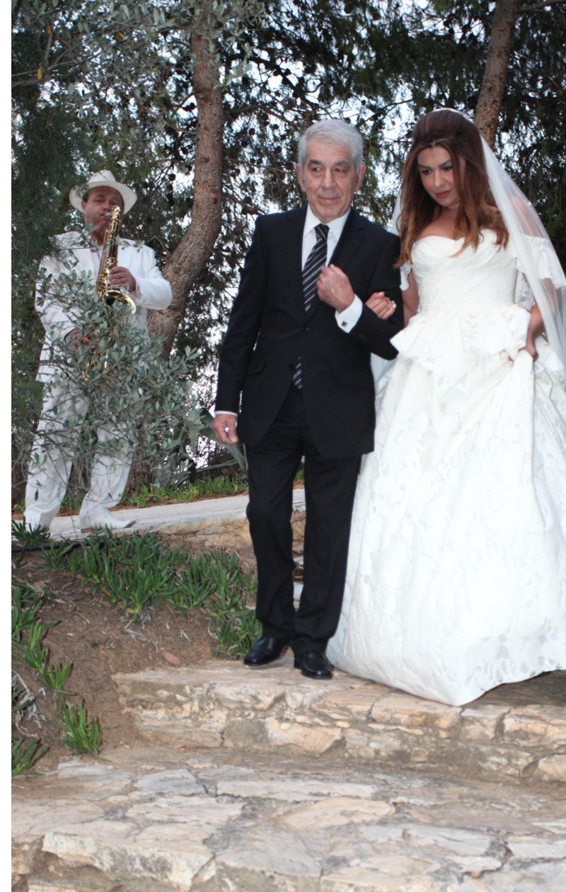 Τηλεοπτικός γάμος -Παρουσιάστρια του ΣΚΑΪ παντρεύτηκε στο κτήμα Νάσιουτζικ [εικόνες] | iefimerida.gr 1