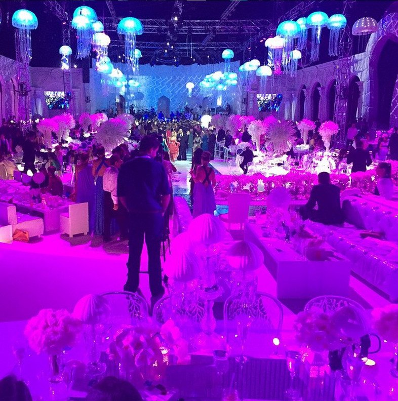 Ο Ελληνας γαμπρός, η Λιβανέζα νύφη, το νυφικό με τα ζιργκόν -Ο γάμος των 5 εκατ. ευρώ στη Βουλιαγμένη [εικόνες] | iefimerida.gr 7