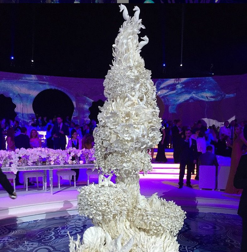 Ο Ελληνας γαμπρός, η Λιβανέζα νύφη, το νυφικό με τα ζιργκόν -Ο γάμος των 5 εκατ. ευρώ στη Βουλιαγμένη [εικόνες] | iefimerida.gr 6