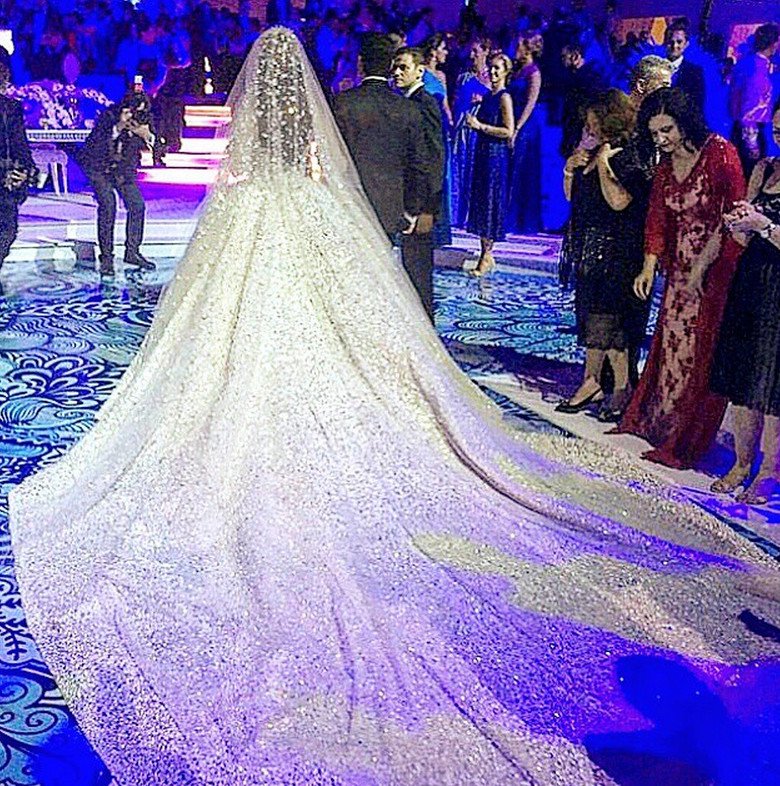 Ο Ελληνας γαμπρός, η Λιβανέζα νύφη, το νυφικό με τα ζιργκόν -Ο γάμος των 5 εκατ. ευρώ στη Βουλιαγμένη [εικόνες] | iefimerida.gr 3