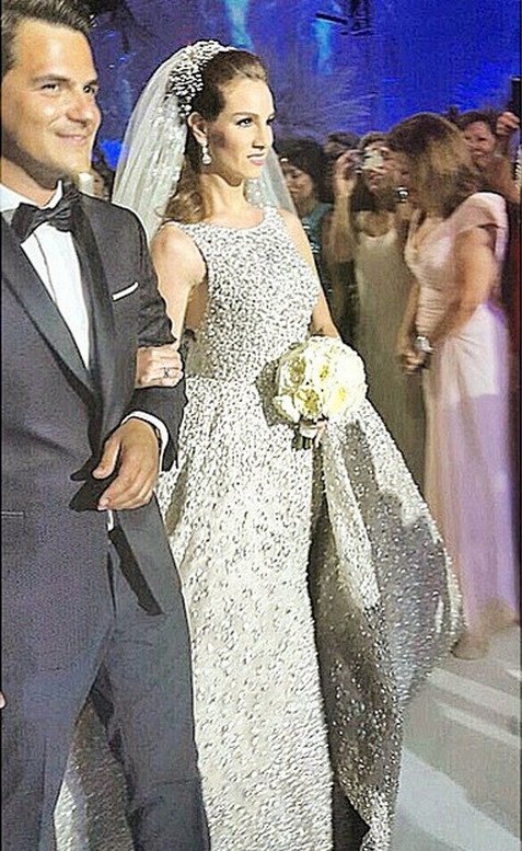 Ο Ελληνας γαμπρός, η Λιβανέζα νύφη, το νυφικό με τα ζιργκόν -Ο γάμος των 5 εκατ. ευρώ στη Βουλιαγμένη [εικόνες] | iefimerida.gr 4