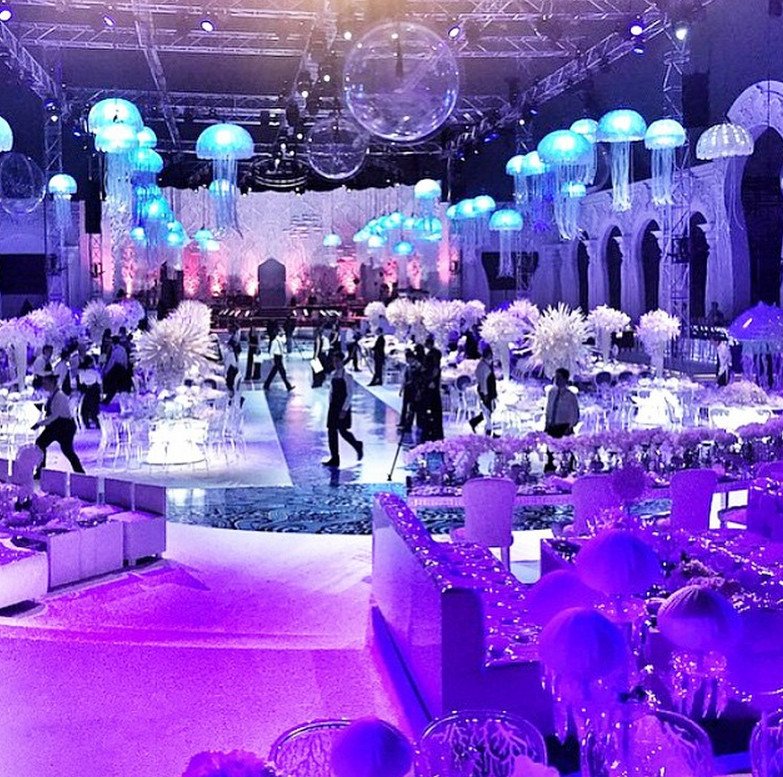 Ο Ελληνας γαμπρός, η Λιβανέζα νύφη, το νυφικό με τα ζιργκόν -Ο γάμος των 5 εκατ. ευρώ στη Βουλιαγμένη [εικόνες] | iefimerida.gr 2