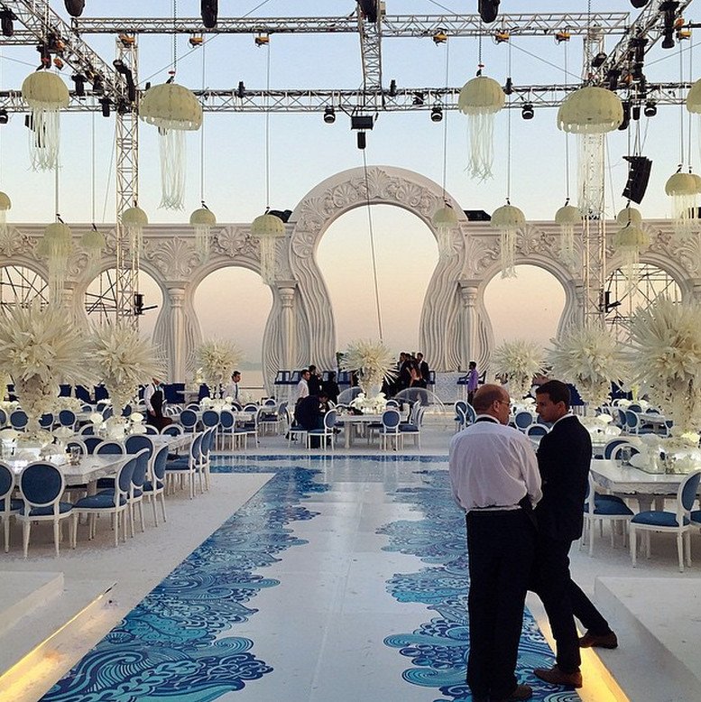 Ο Ελληνας γαμπρός, η Λιβανέζα νύφη, το νυφικό με τα ζιργκόν -Ο γάμος των 5 εκατ. ευρώ στη Βουλιαγμένη [εικόνες] | iefimerida.gr 10