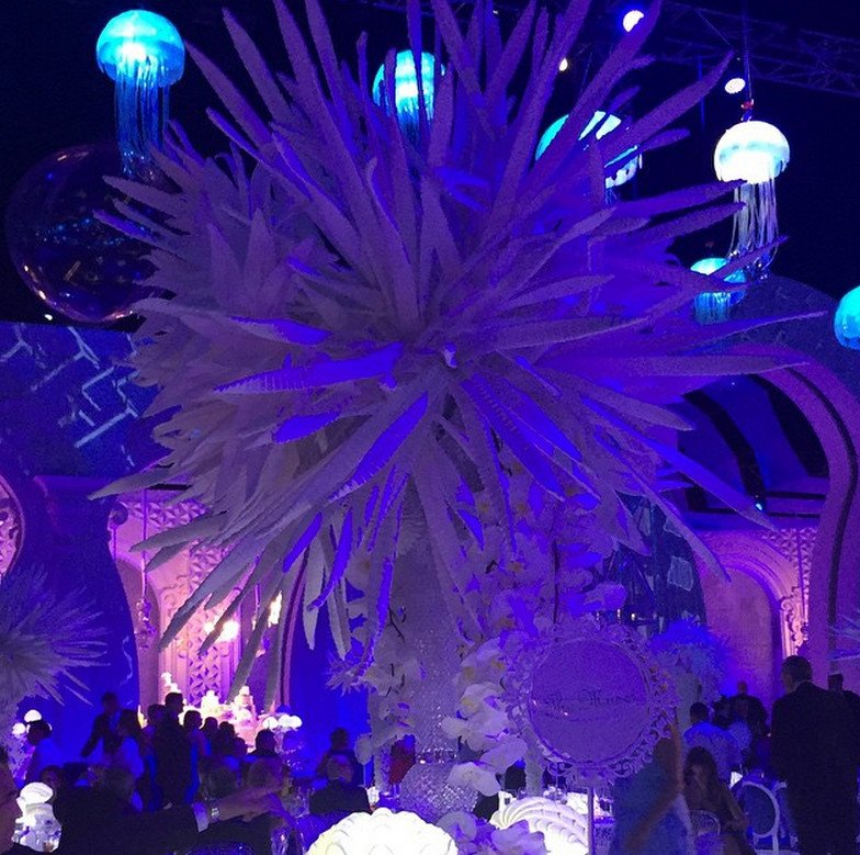 Ο Ελληνας γαμπρός, η Λιβανέζα νύφη, το νυφικό με τα ζιργκόν -Ο γάμος των 5 εκατ. ευρώ στη Βουλιαγμένη [εικόνες] | iefimerida.gr 9