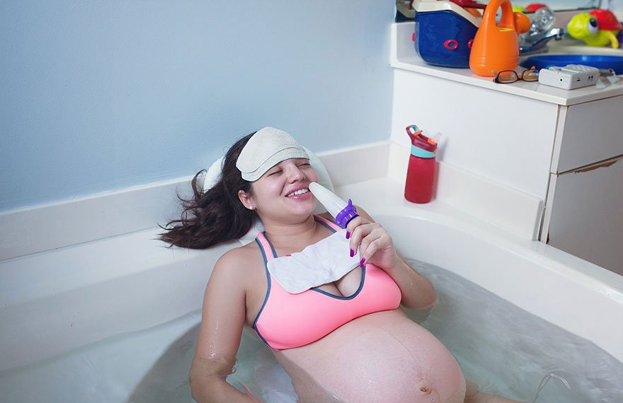 Καρέ καρέ το θαύμα της γέννησης – Συγκλονιστικές εικόνες τοκετού μέσα στο νερό [εικόνες]  | iefimerida.gr 1