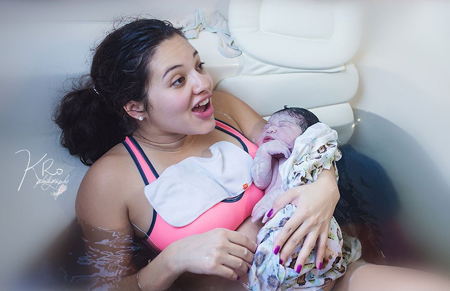 Καρέ καρέ το θαύμα της γέννησης – Συγκλονιστικές εικόνες τοκετού μέσα στο νερό [εικόνες]  | iefimerida.gr 7