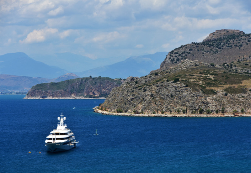 Η θαλαμηγός γεμάτη βασιλιάδες που άφησε άφωνο το Ναύπλιο [εικόνες] | iefimerida.gr 0