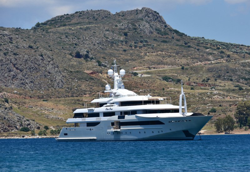 Η θαλαμηγός γεμάτη βασιλιάδες που άφησε άφωνο το Ναύπλιο [εικόνες] | iefimerida.gr 2