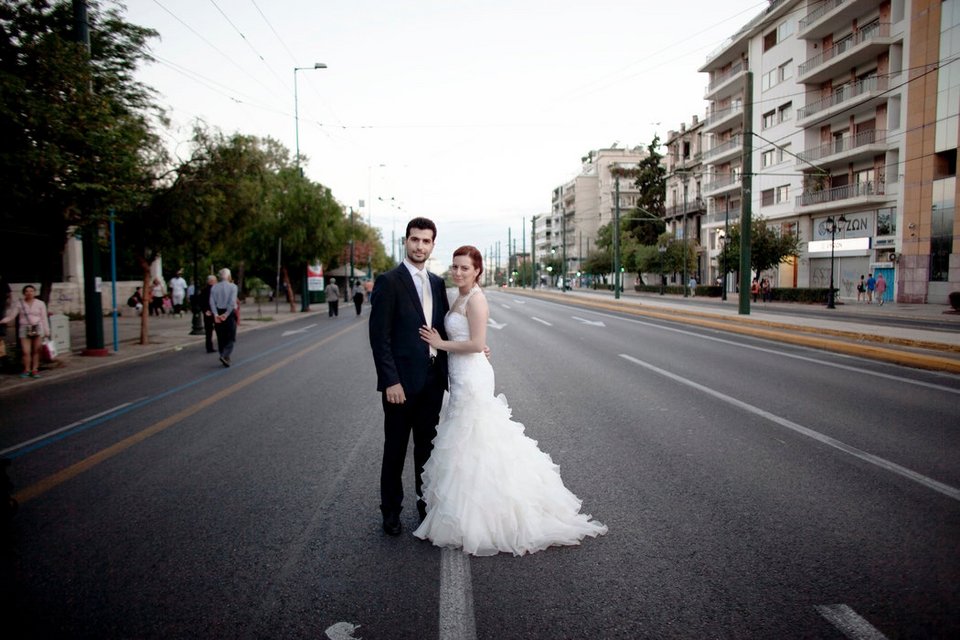 Οι NY Times στην Υδρα και στις διαδηλώσεις της Αθήνας: Πώς υπομένουν οι Ελληνες την κρίση [εικόνες] | iefimerida.gr 5