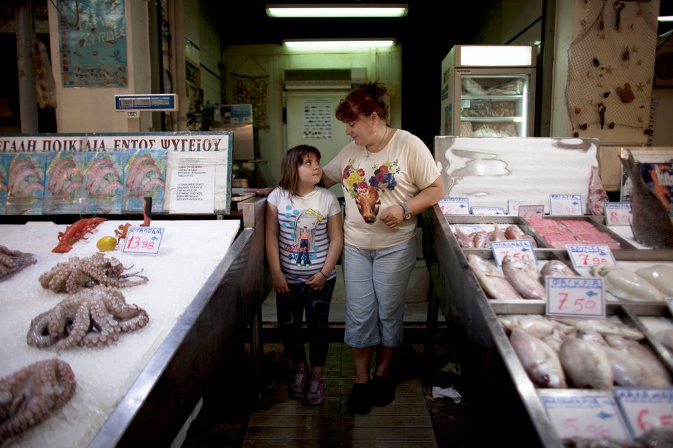 Οι NY Times στην Υδρα και στις διαδηλώσεις της Αθήνας: Πώς υπομένουν οι Ελληνες την κρίση [εικόνες] | iefimerida.gr 6